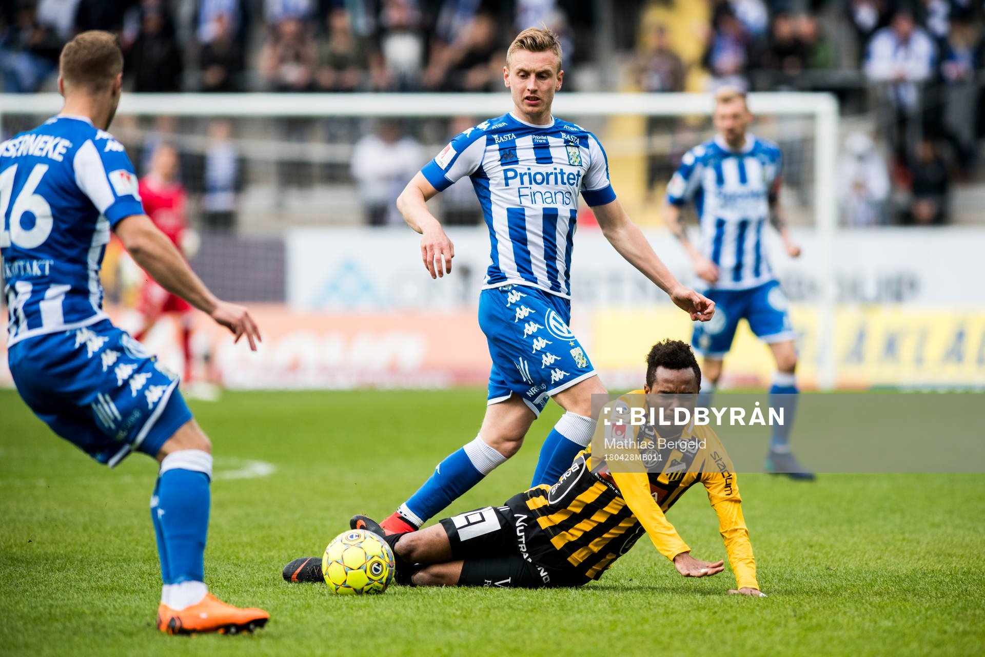 IFK Göteborgs Sebastian Ohlsson och Häckens Nasiru