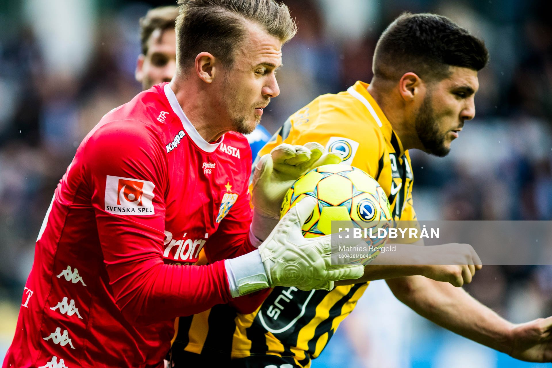 IFK Göteborgs målvakt Erik Dahlin och Häckens Moestafa