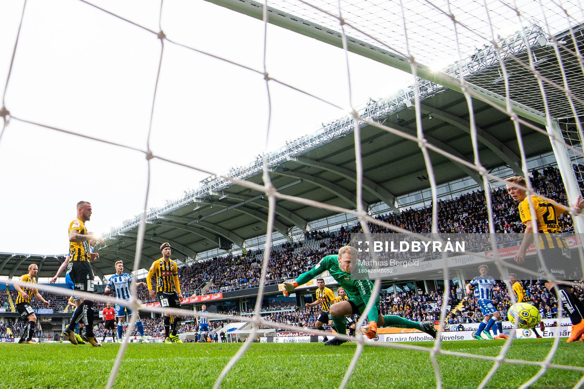 IFK Göteborgs Elias Mar Omarsson  gör 1-0-målet på