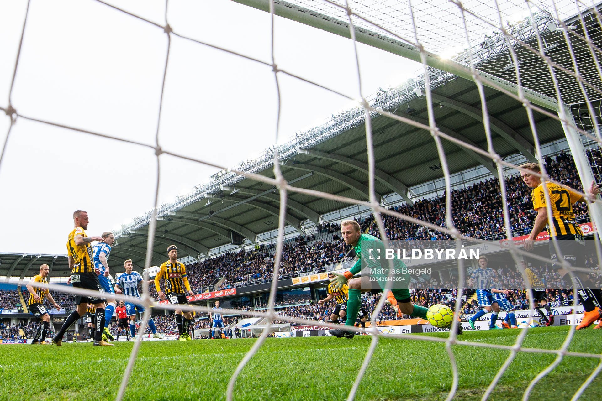 IFK Göteborgs Elias Mar Omarsson  gör 1-0-målet på