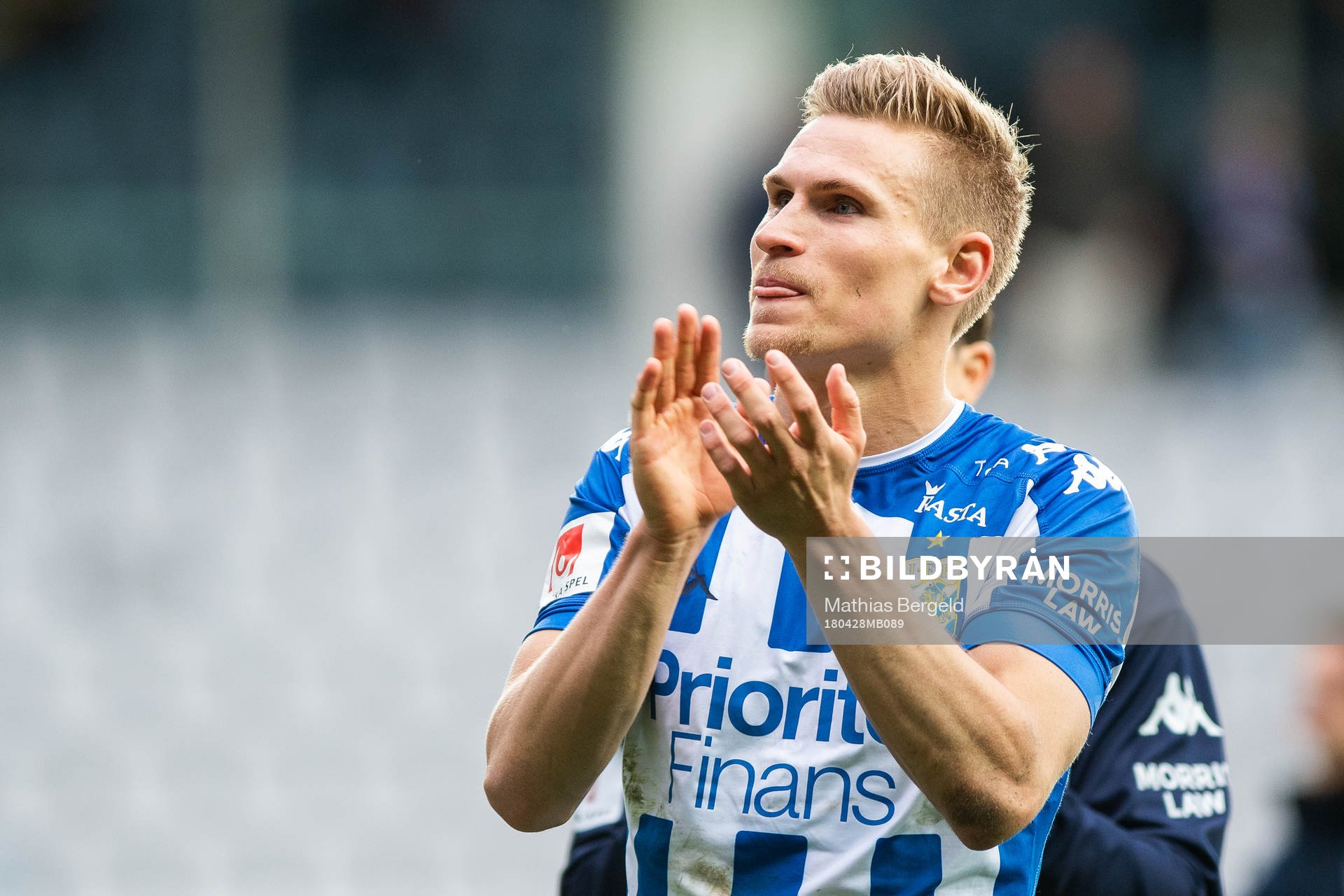 IFK Göteborgs Carl Starfelt applåderar