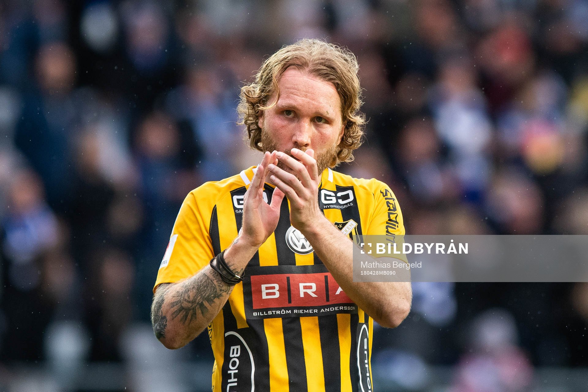 Häckens Emil Wahlström applåderar