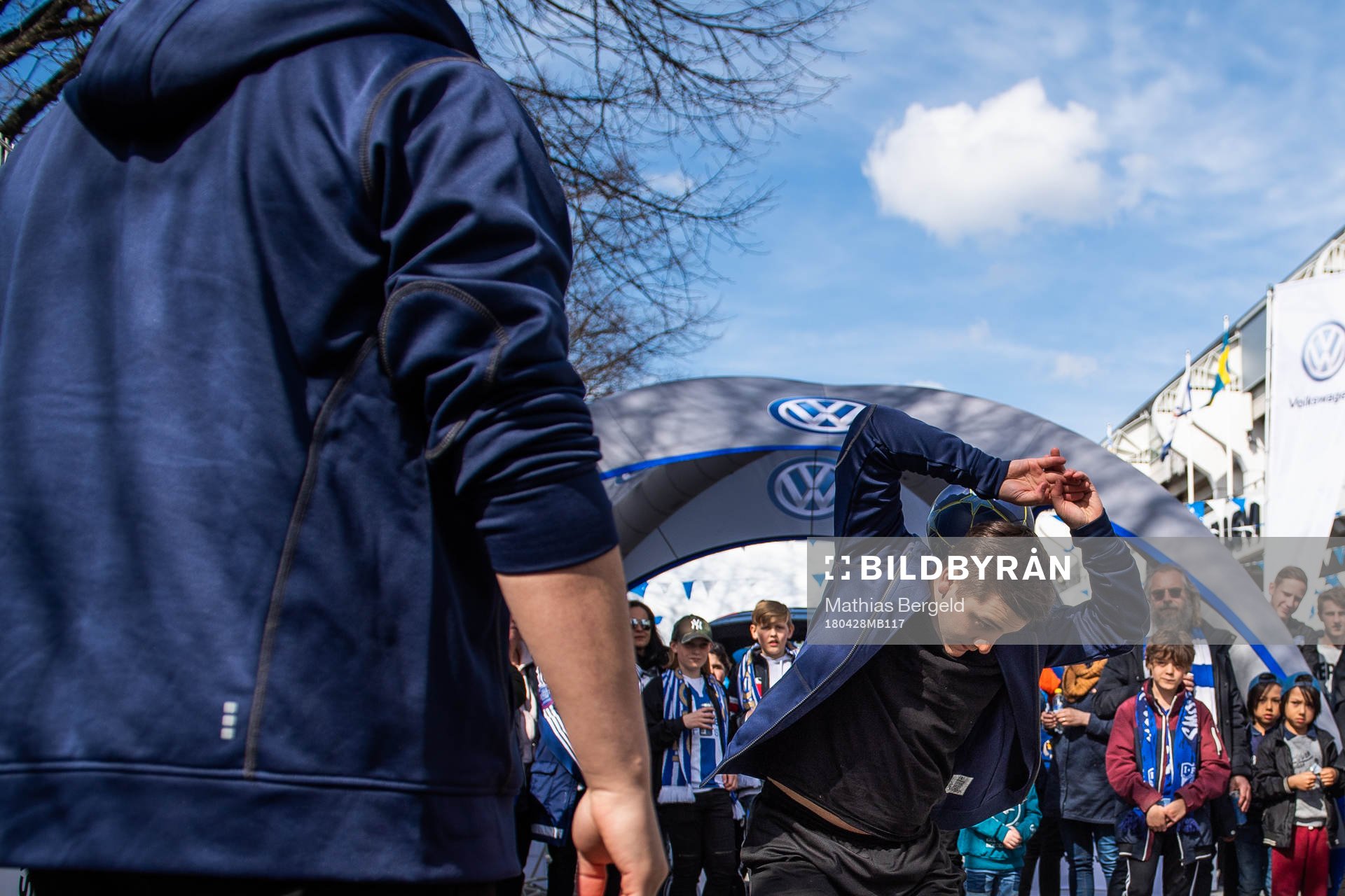 Skilltwins utanför arenan