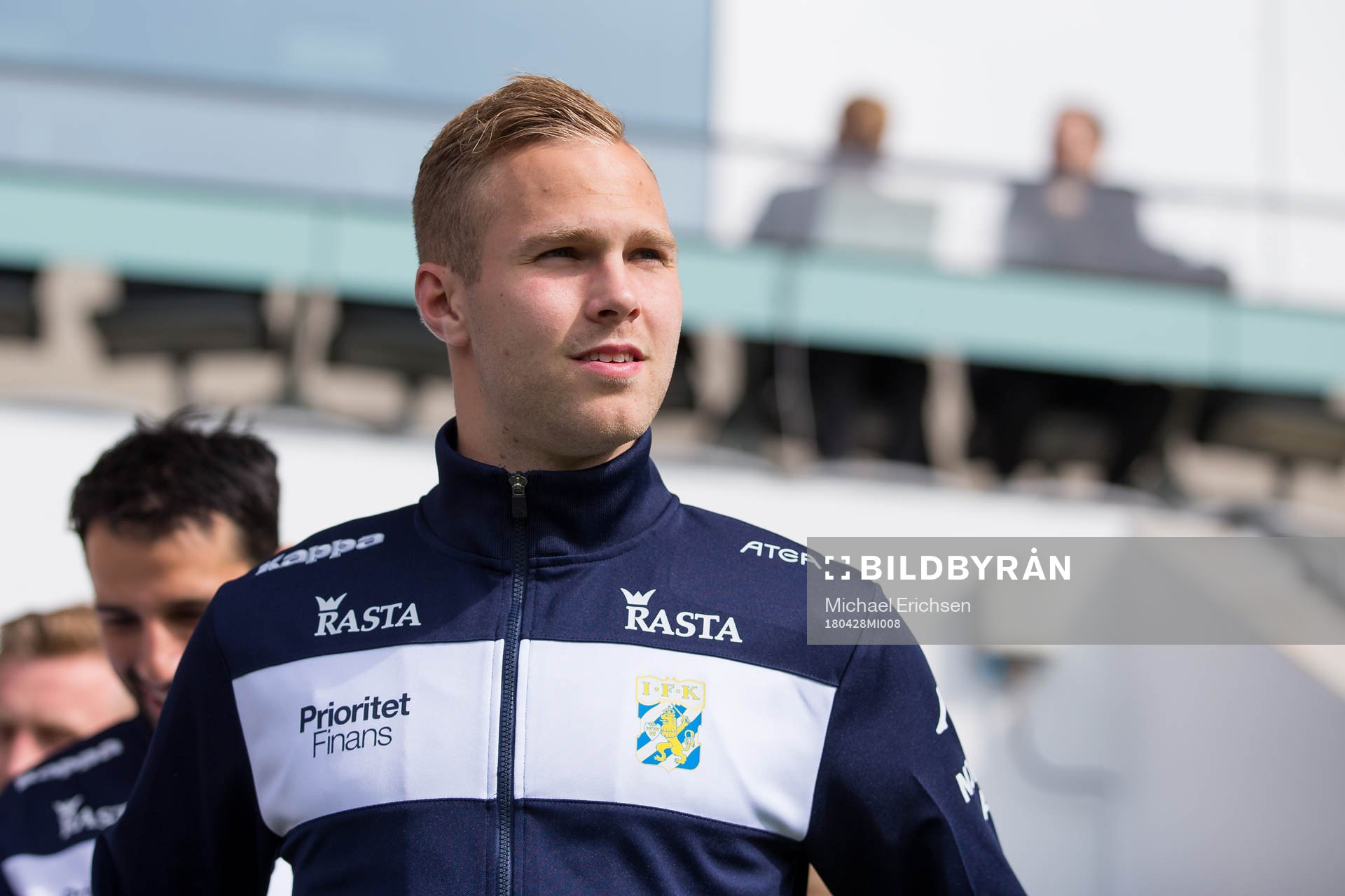 IFK Göteborgs Gustav Engvall på väg in att värma upp