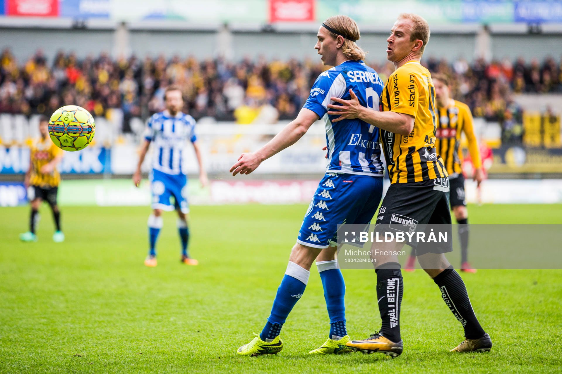 IFK Göteborgs Elias Mar Omarsson  och Häckens Kari Arkivuo
