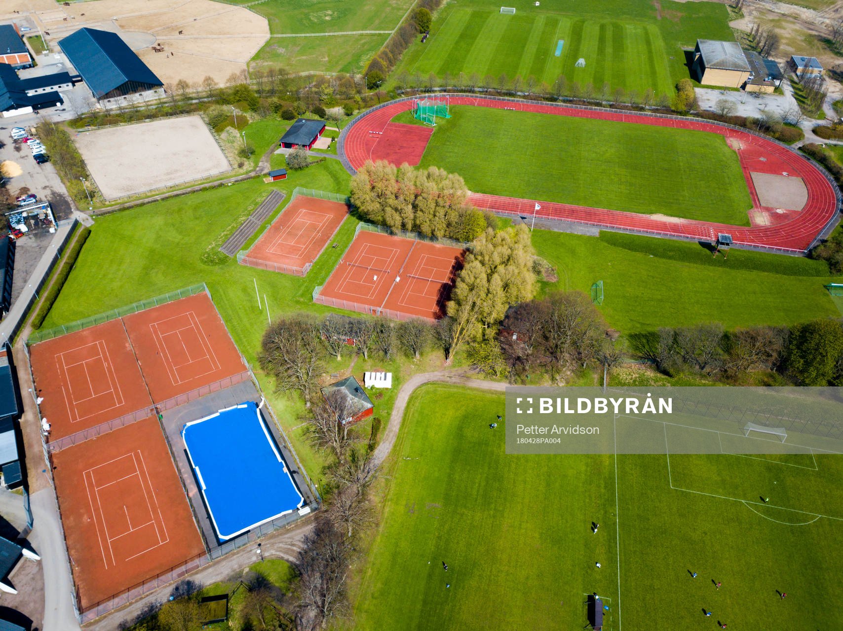 Drönarvy över Landskrona Idrottsplats med tennisbanor och