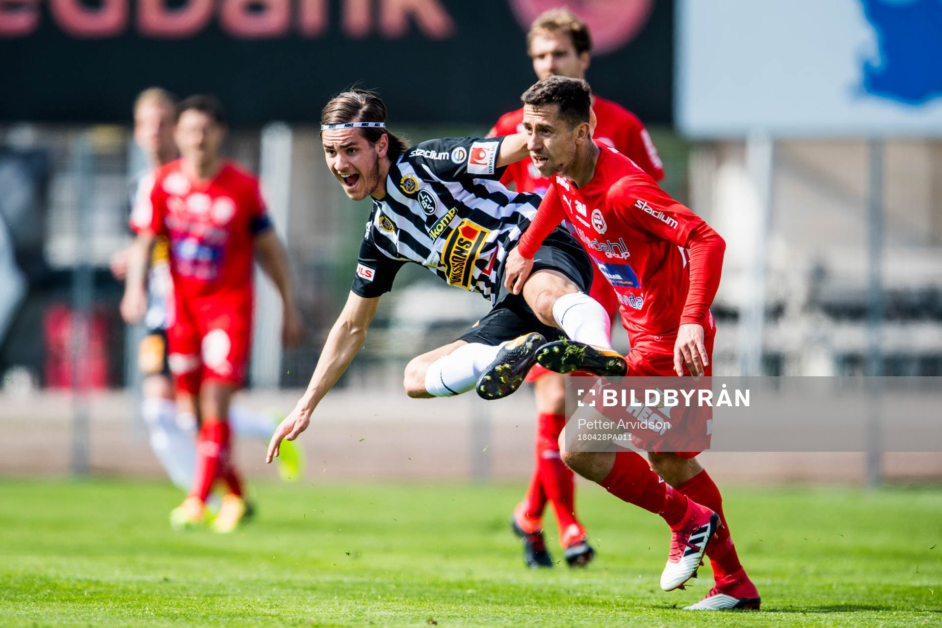 Landskronas Adi Nalic och Värnamos Predrag Randelovic
