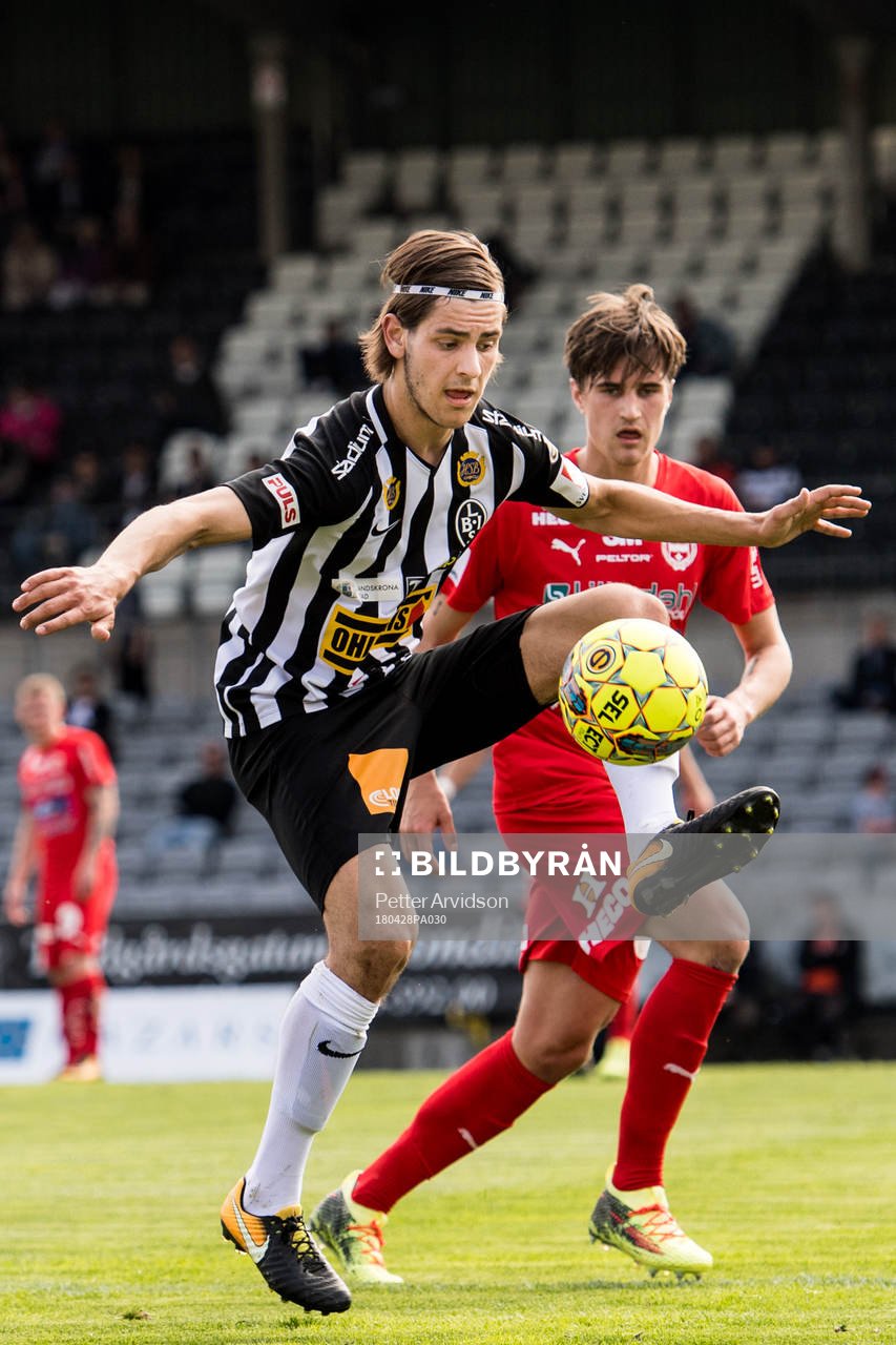Landskronas Adi Nalic och Värnamos Jon Birkfeldt