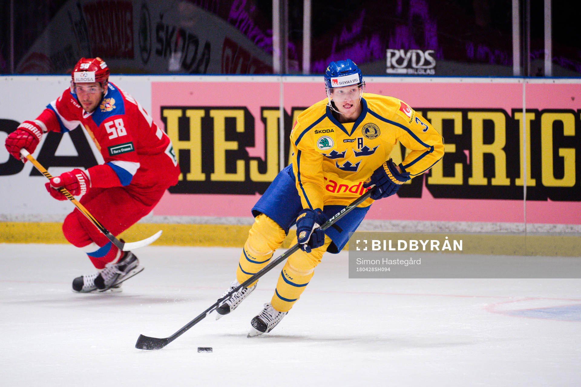 Rysslands Artyom Anisimov och Sveriges John Klingberg