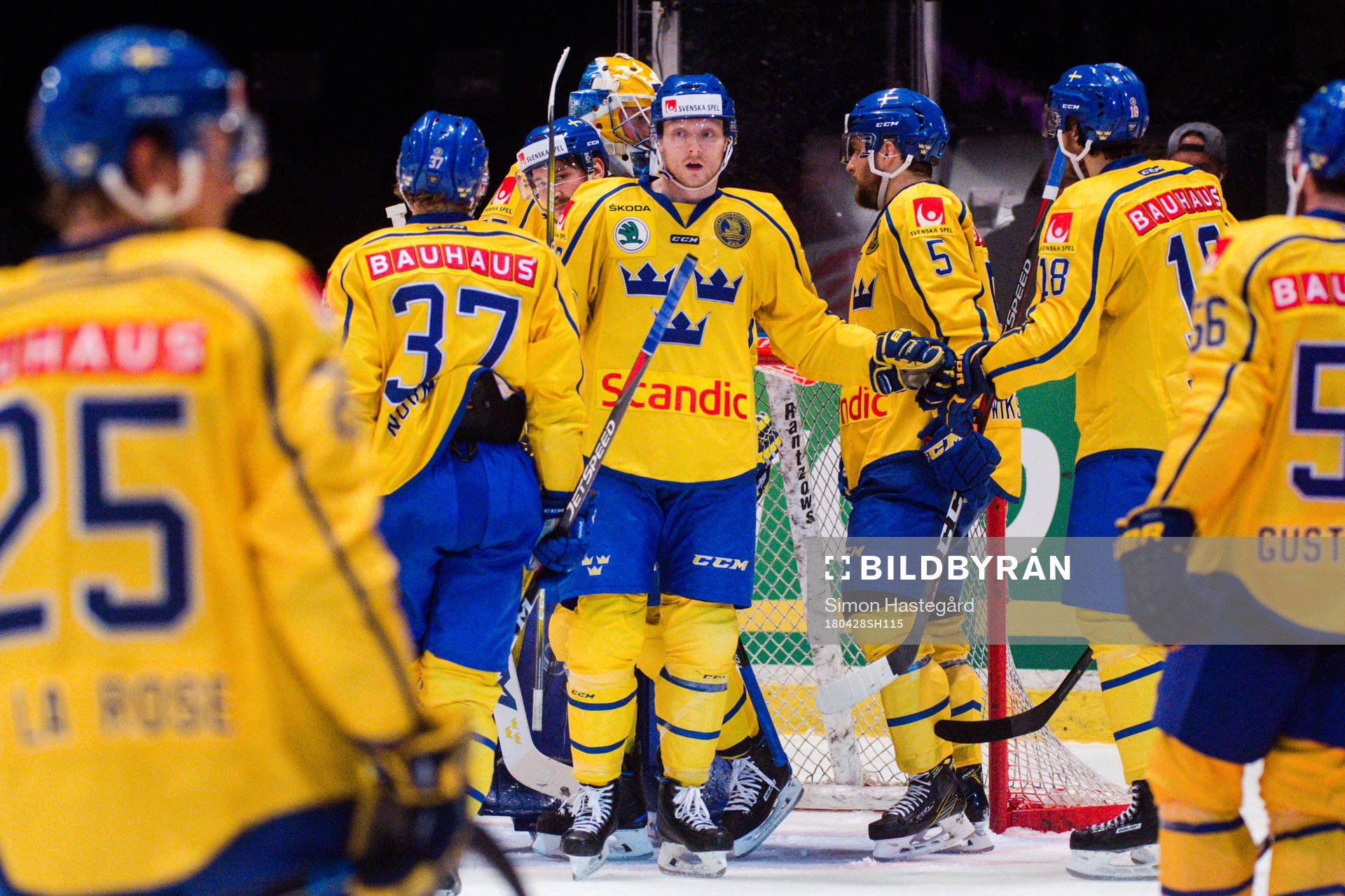 Sveriges Carl Klingberg jublar