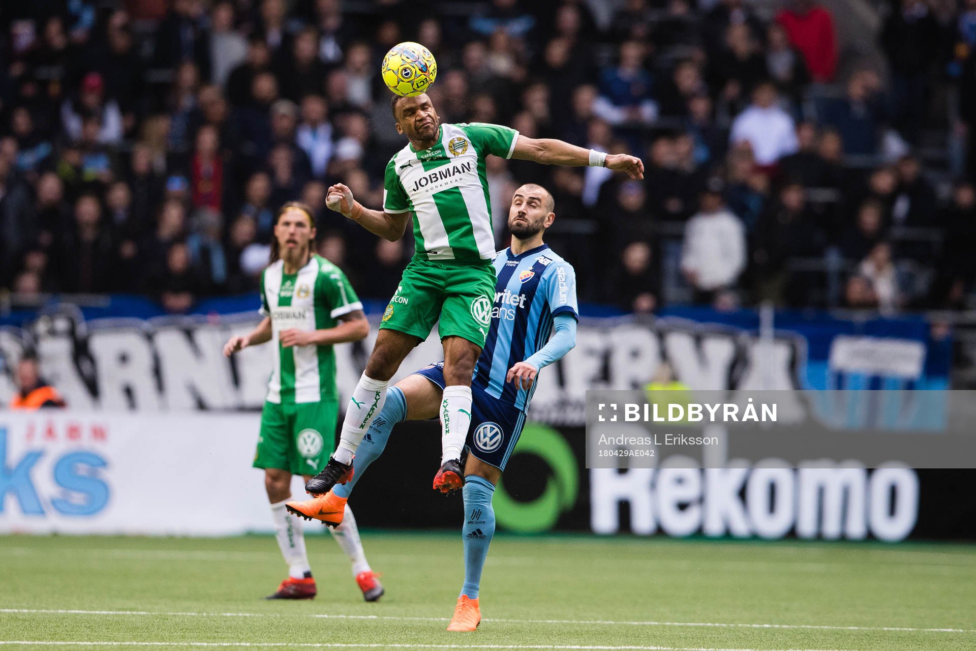 Hammarbys Serge-Junior Martinsson Ngouali i kamp om bollen