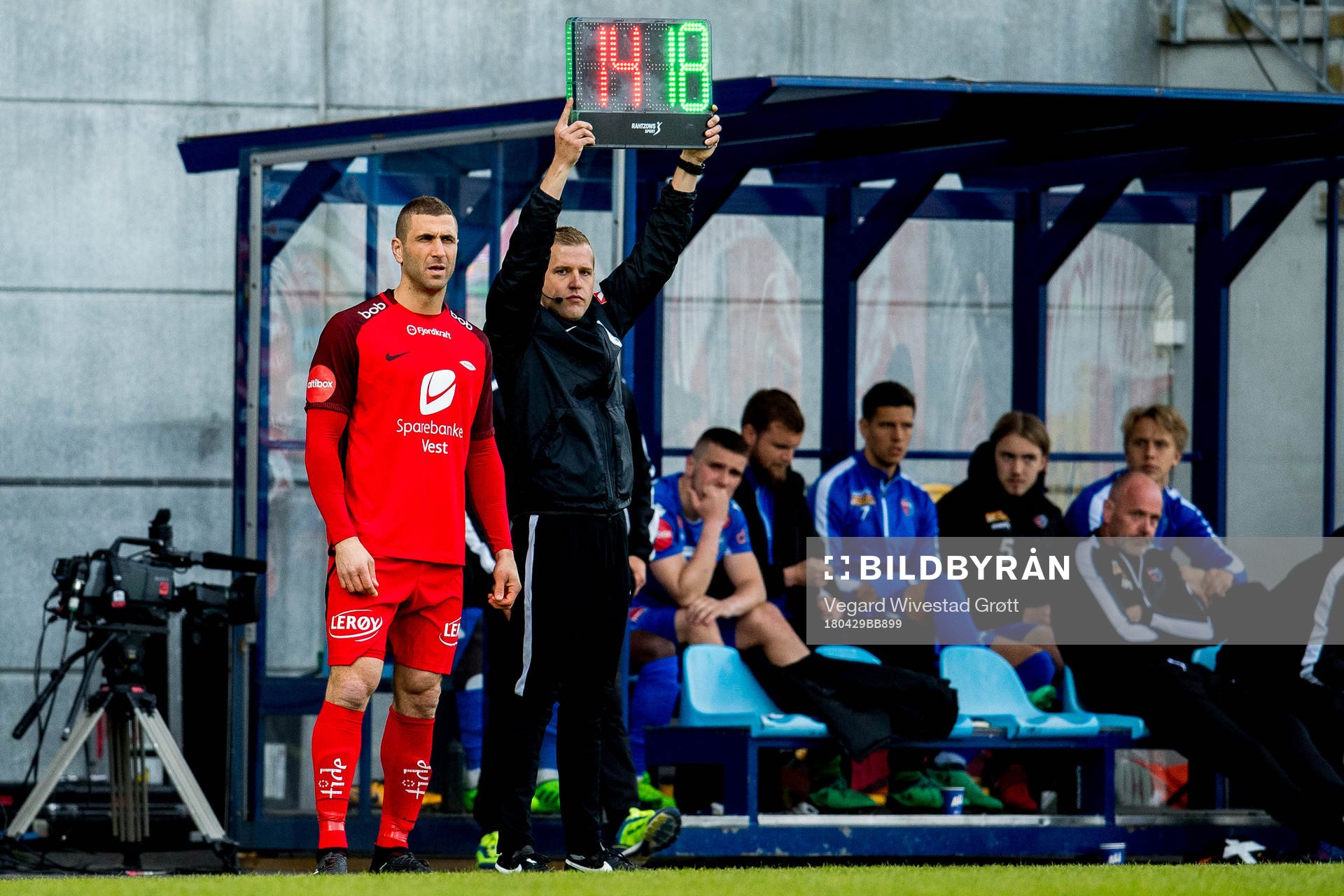 Azar Karadas of Brann prepares to come