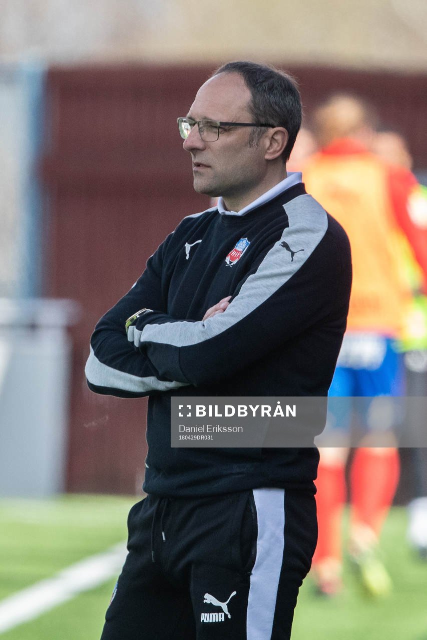 Helsingborgs tränare Per-Ola Ljung  i fotbollsmatchen i