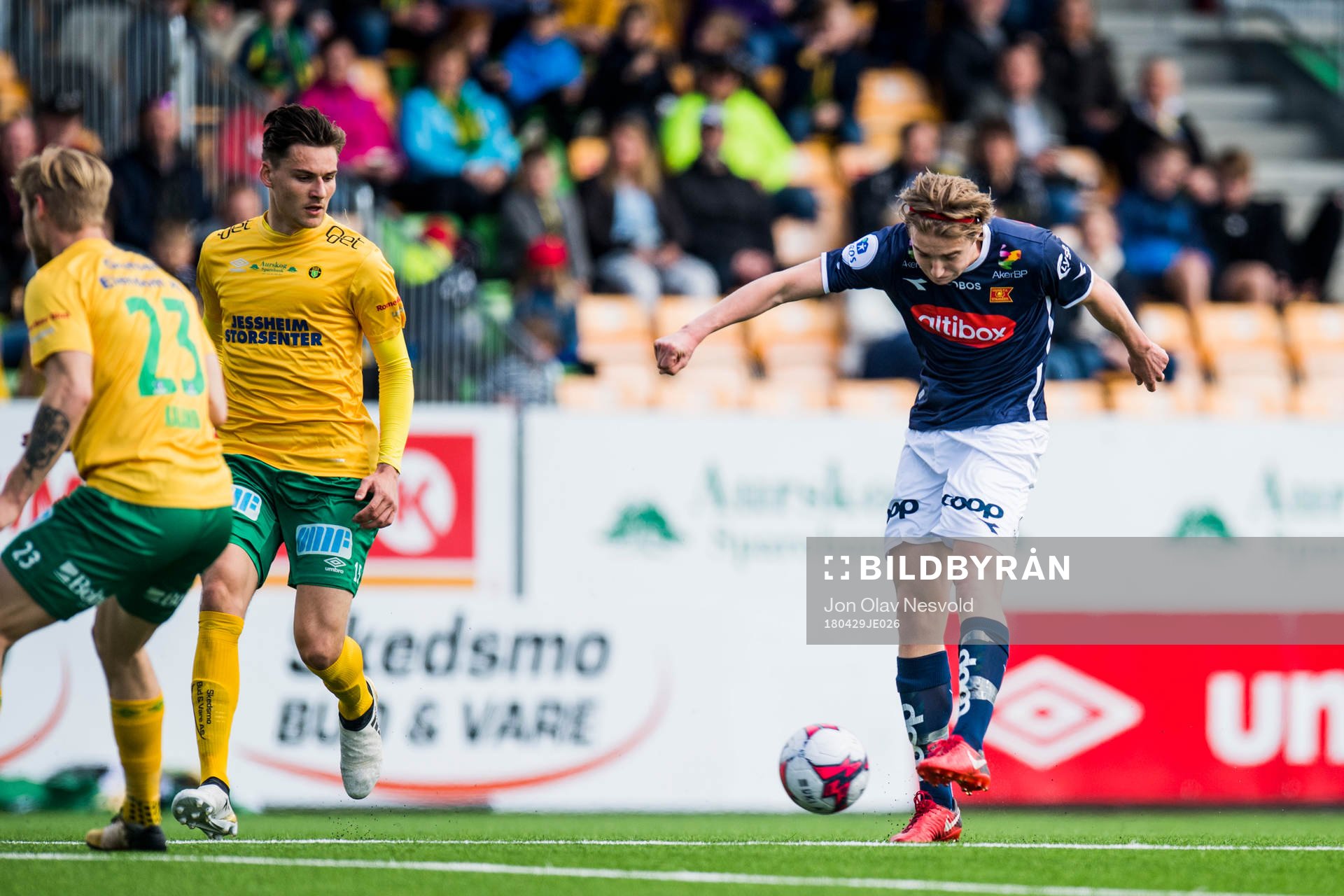 Kristian Thorstvedt of Viking scores 0-1