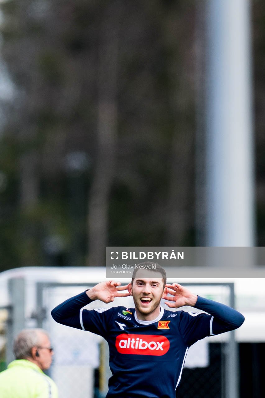 Zymer Bytyqi of Viking celebrates the 1-3 goal