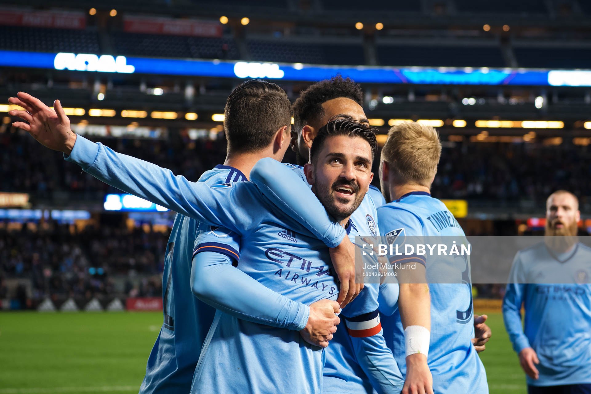 New York Citys David Villa jublar med lagkamrater