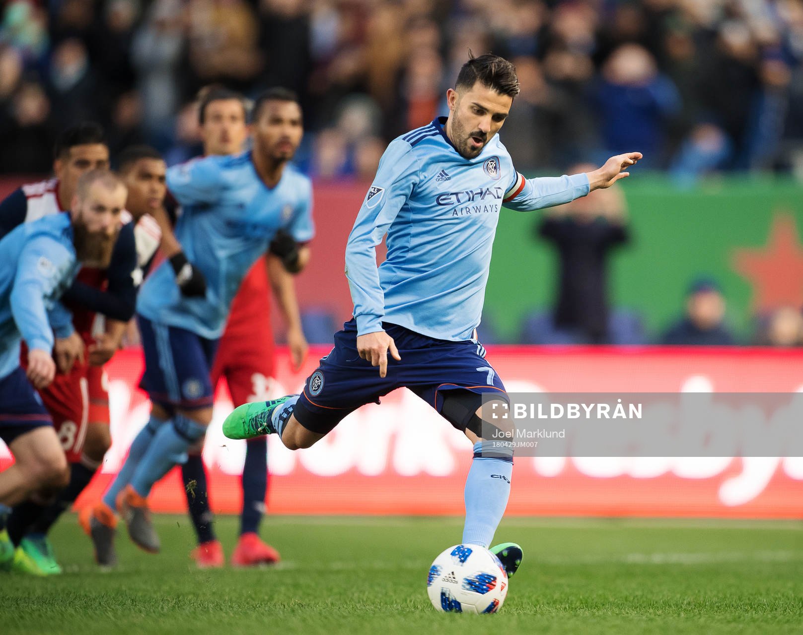 New York Citys David Villa skjuter in 2-1 på straff