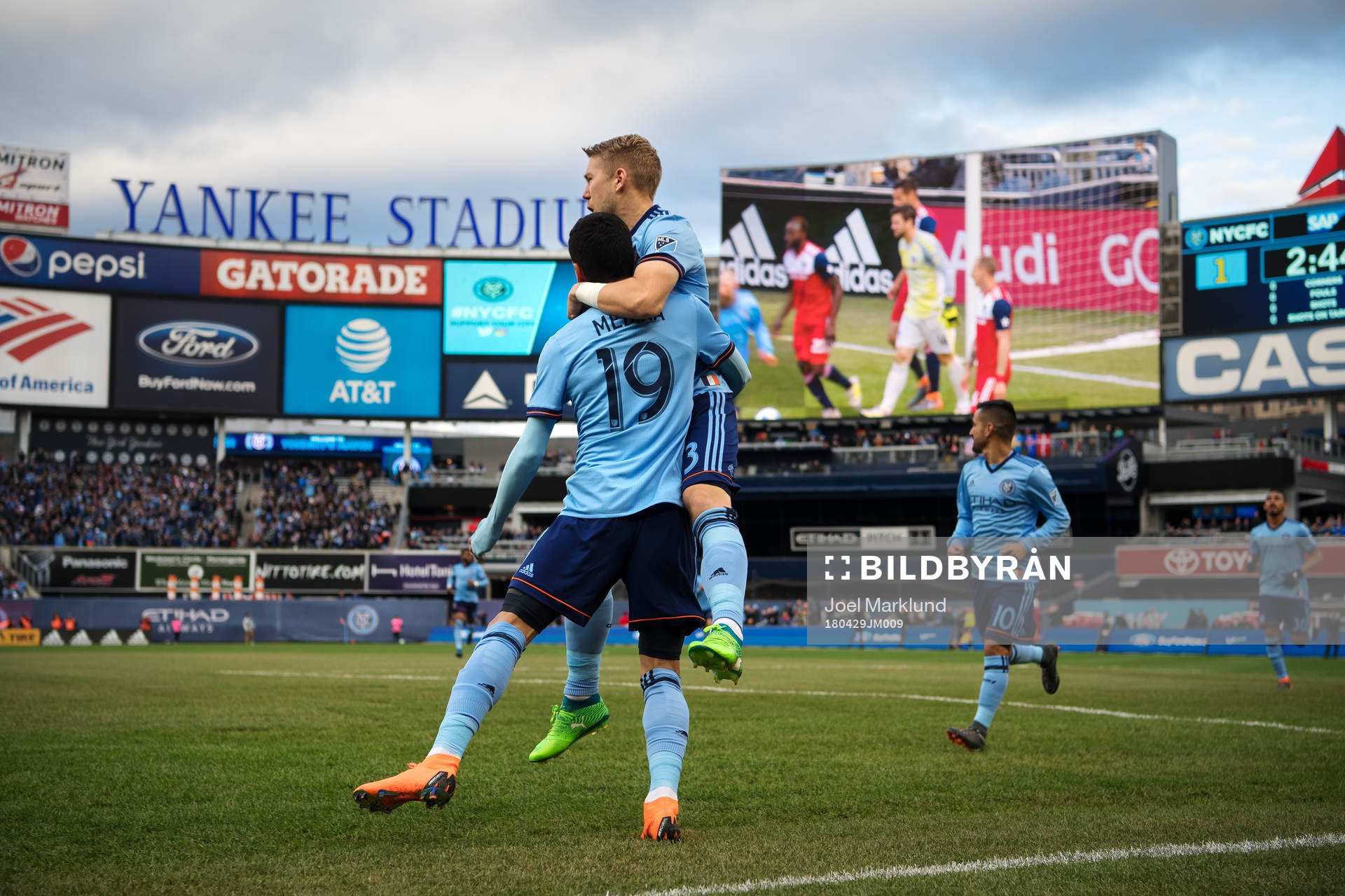 New York Citys Jesus Medina och Anton Tinnerholm jublar
