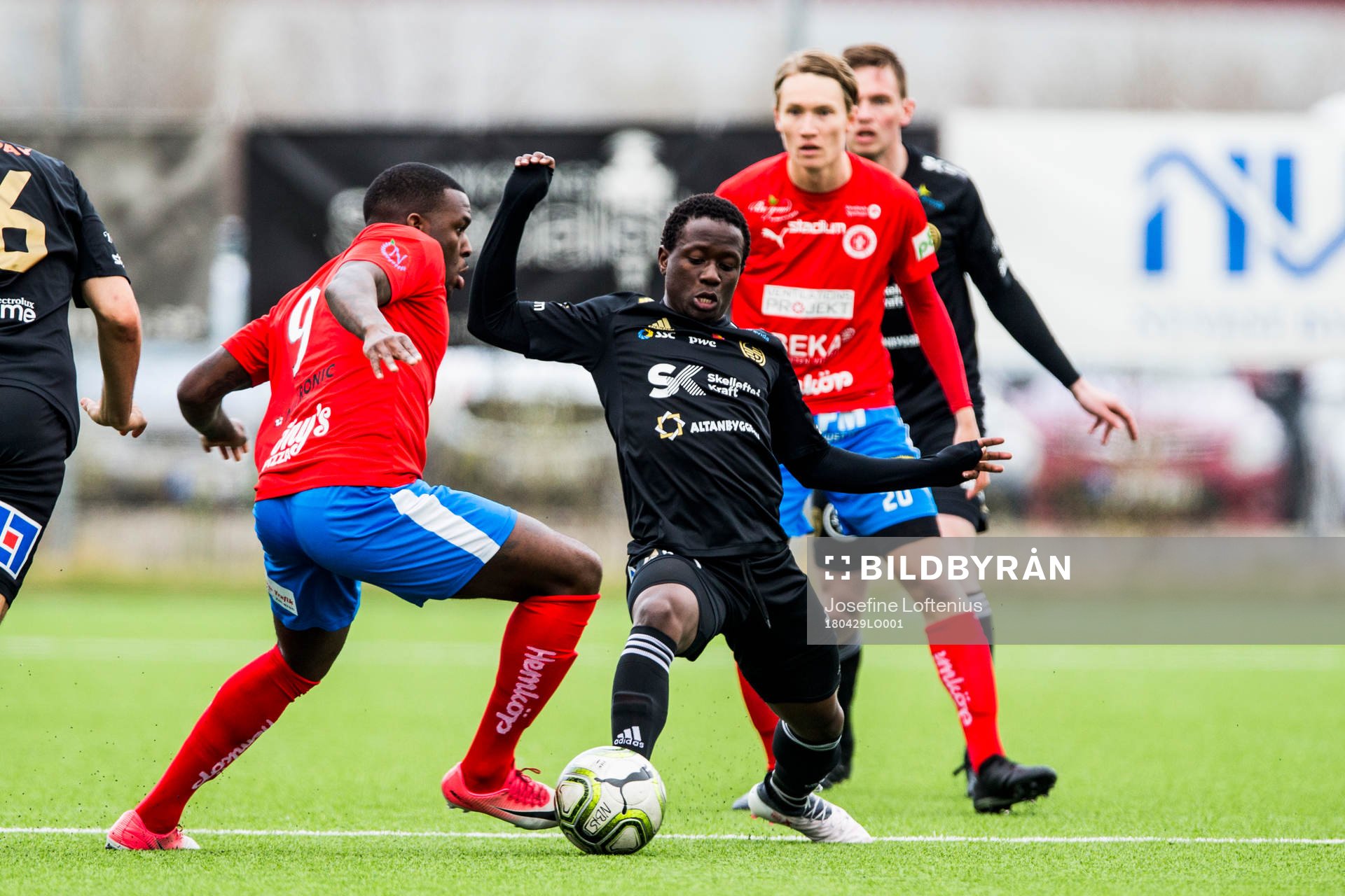 Skellefteås Raymond Ddungu under fotbollsmatchen i Division 1 Norra mellan Nyköping och Skellefteå den 29 april 2018 i Nyköping.