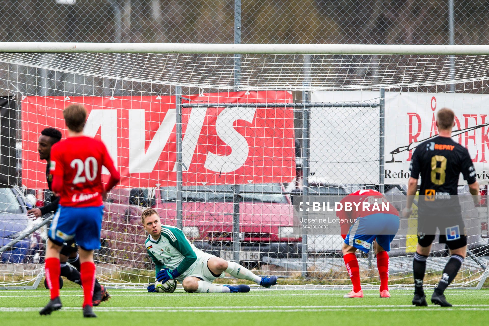 Skellefteås målvakt Fredrik Enberg reddar straff