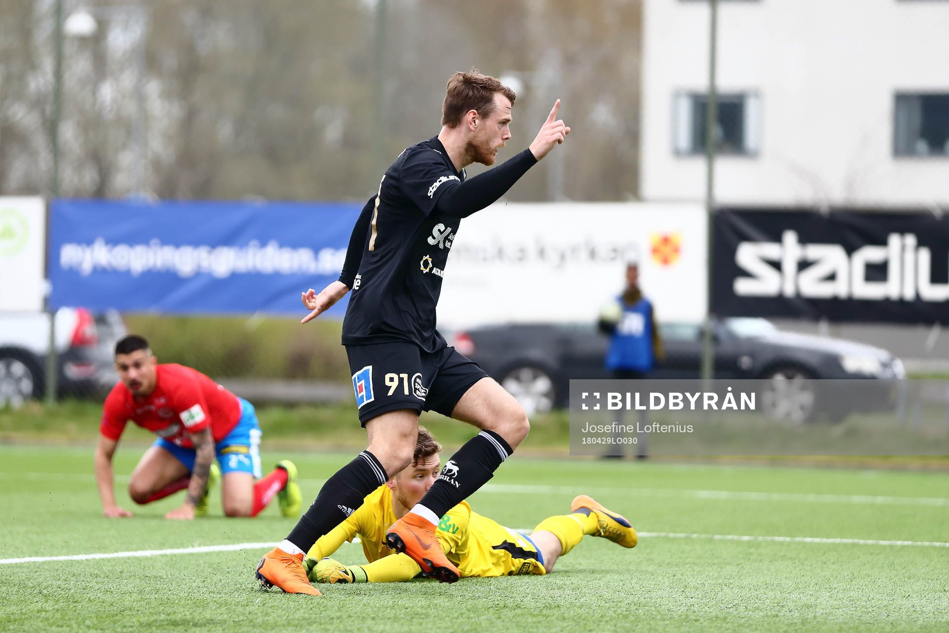 Skellefteås Leo Englund gör mål som döms bort