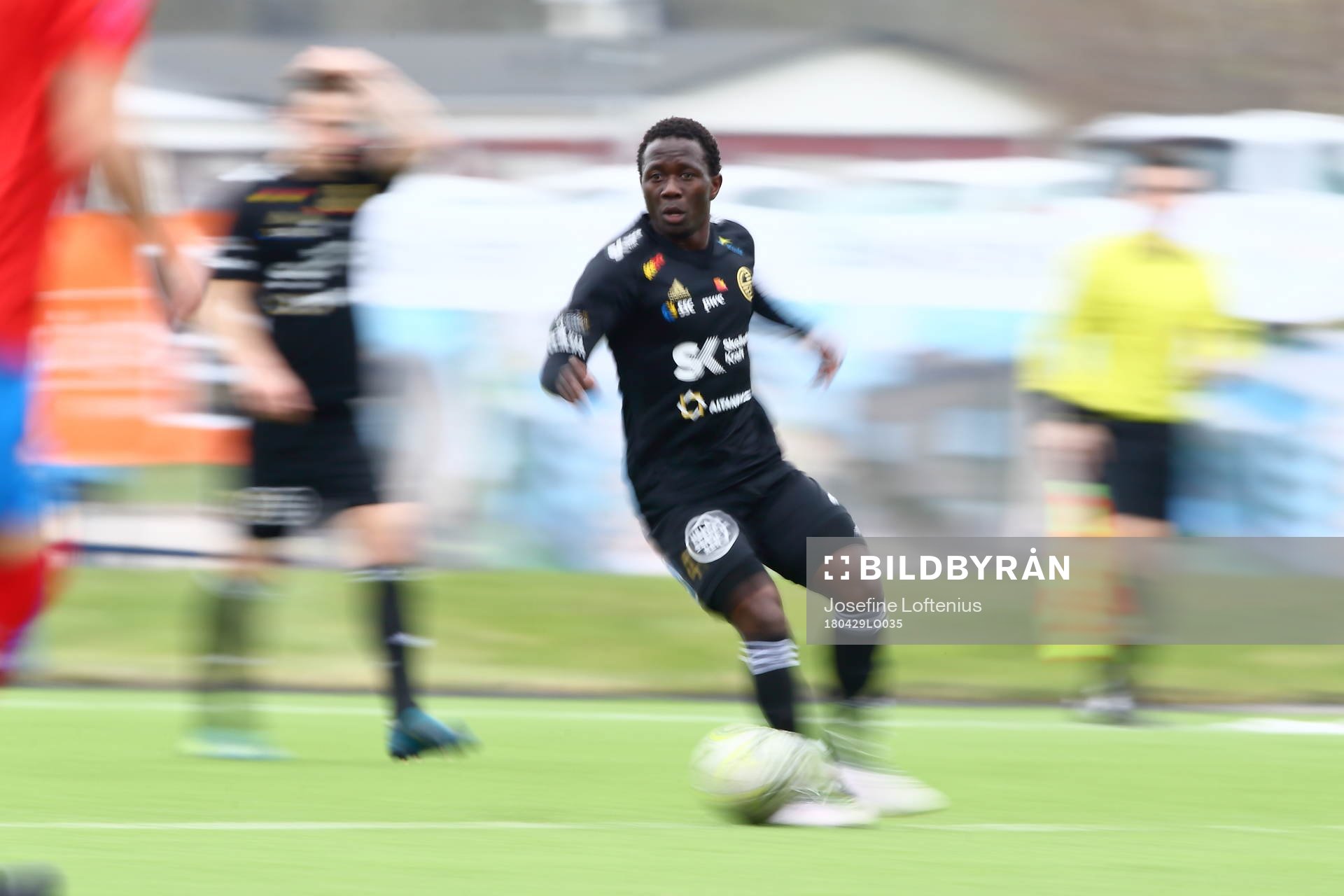 Skellefteås Raymond Ddungu under fotbollsmatchen i Division 1 Norra mellan Nyköping och Skellefteå den 29 april 2018 i Nyköping.