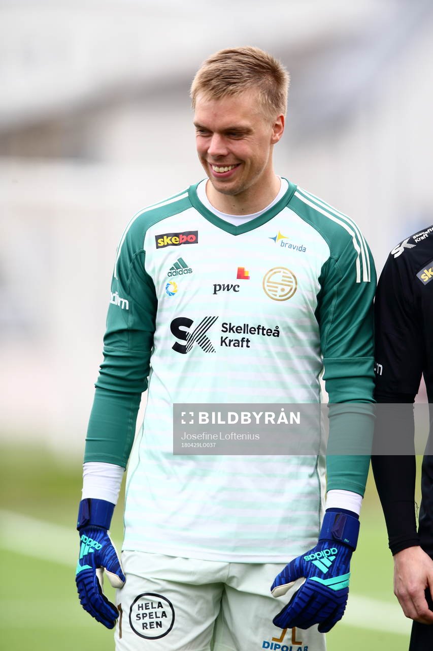 Skellefteås målvakt Fredrik Enberg innan fotbollsmatchen