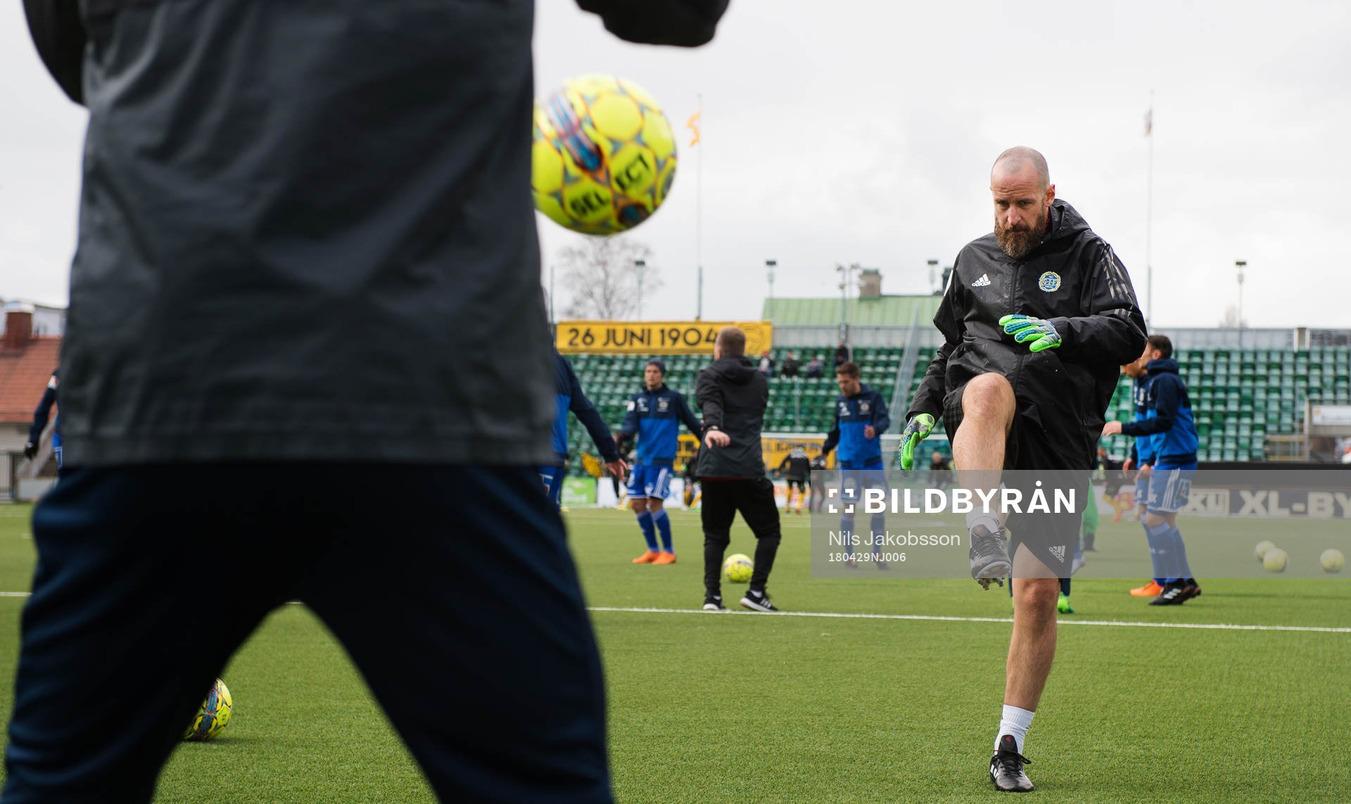 Målvaktstränare Richard Richardsson innan fotbollsmatchen