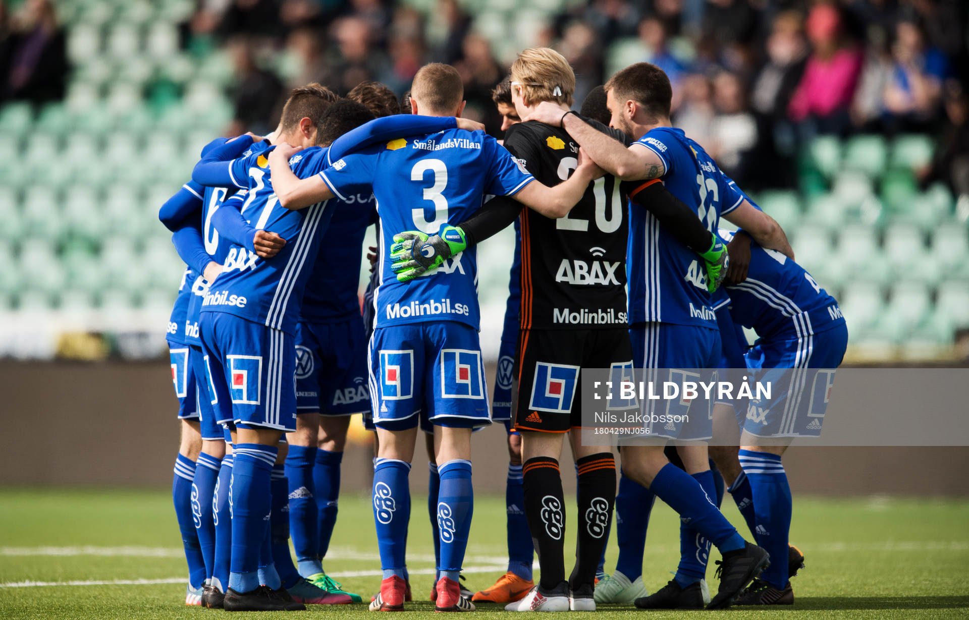 Sundsvalls spelare samlar sig innan avspark av