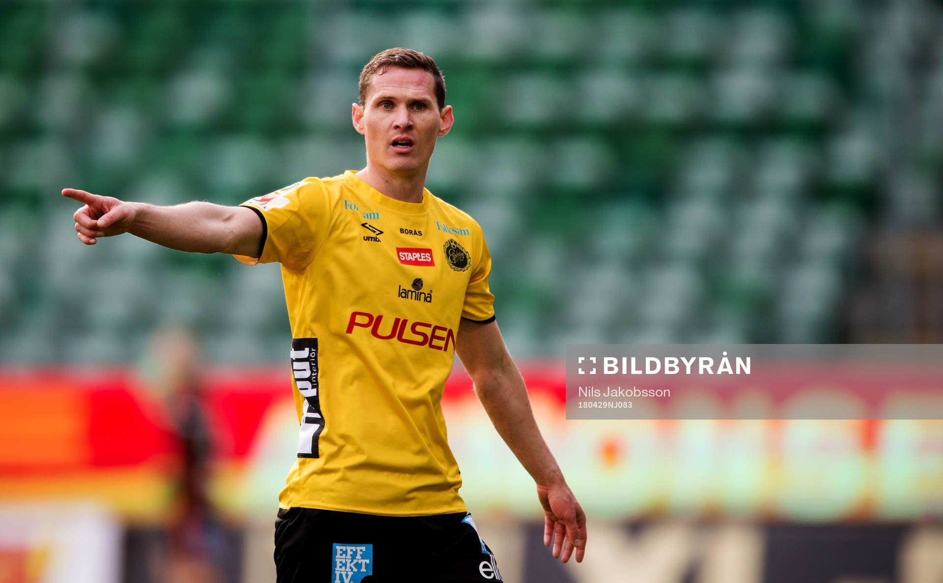 Elfsborgs Jon Jönsson pekar under fotbollsmatchen i Allsvenskan mellan GIF Sundsvall och Elfsborg den 29 april 2018 i Sundsvall.