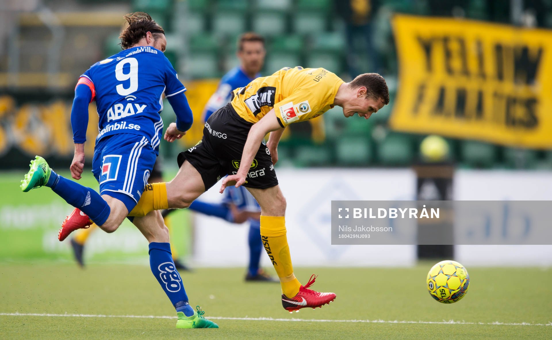 Sundsvalls Linus Hallenius fäller Elfsborgs Jon Jönsson