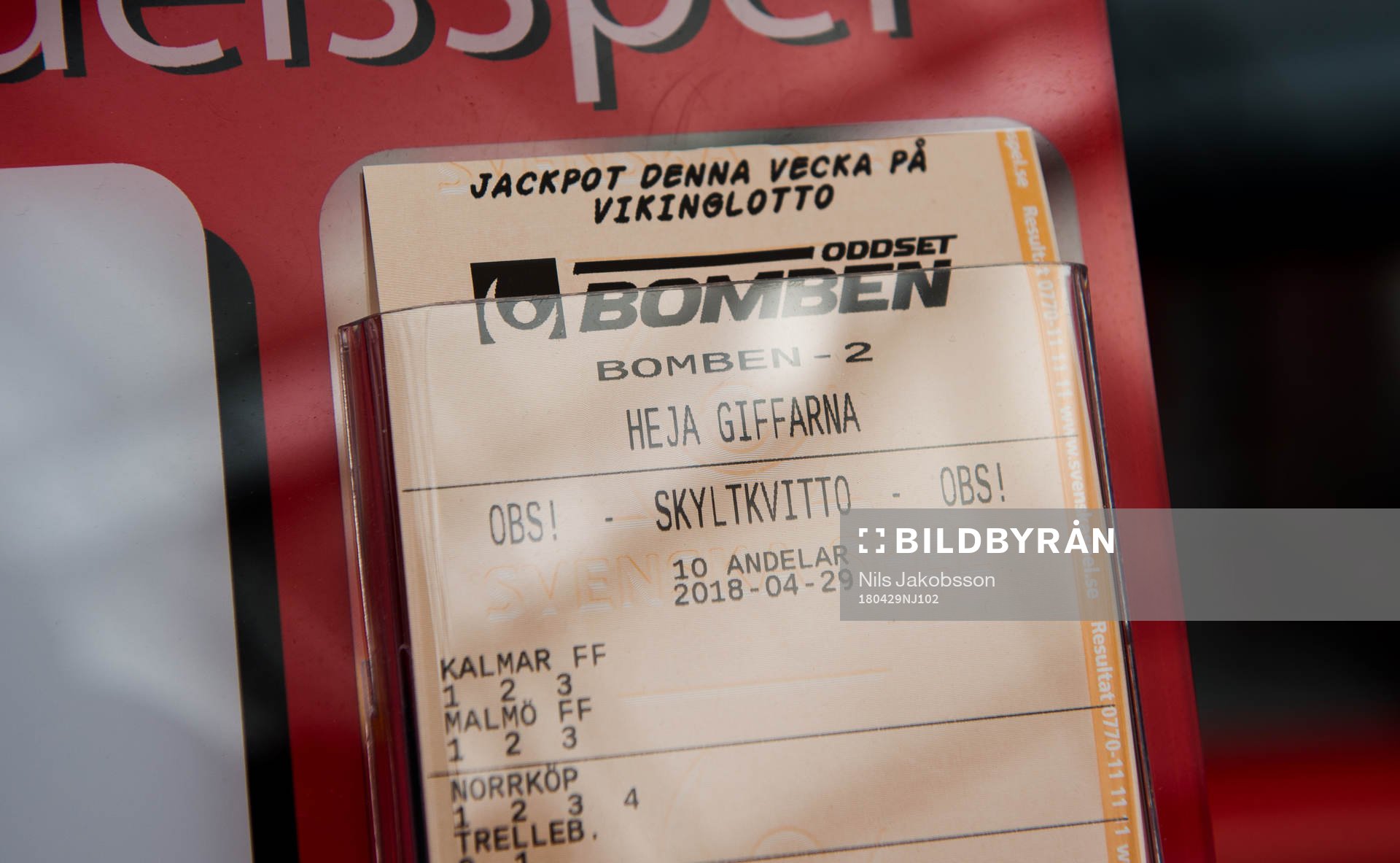 Ett spelkvitto med BOMBEN från Svenska Spel innan