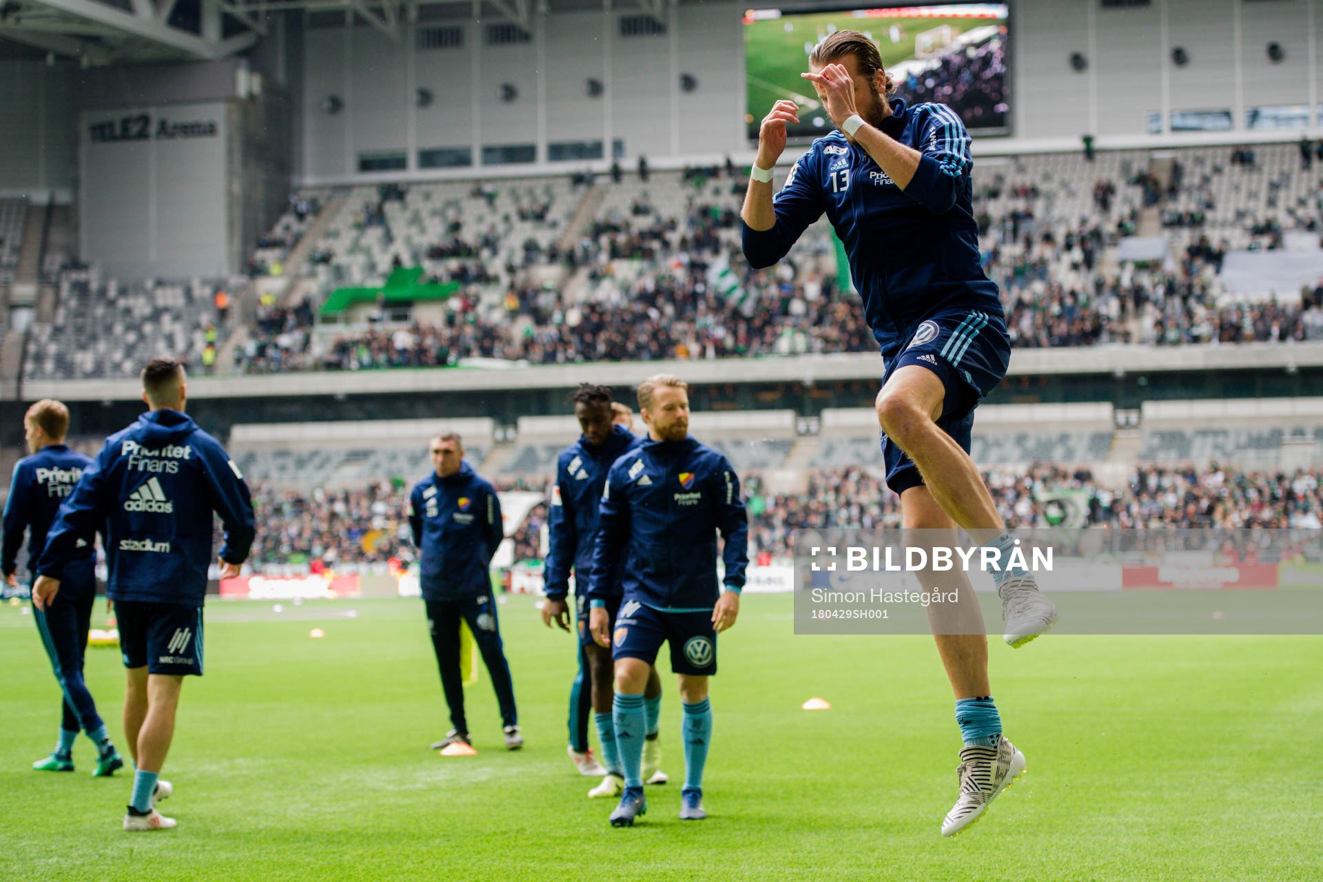 Djurgårdens Jonas Olsson före fotbollsmatchen i