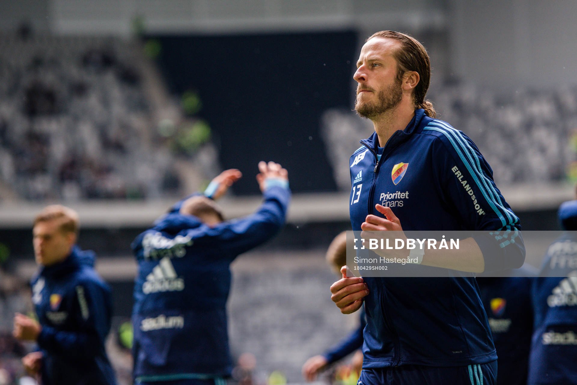 Djurgårdens Jonas Olsson före fotbollsmatchen i