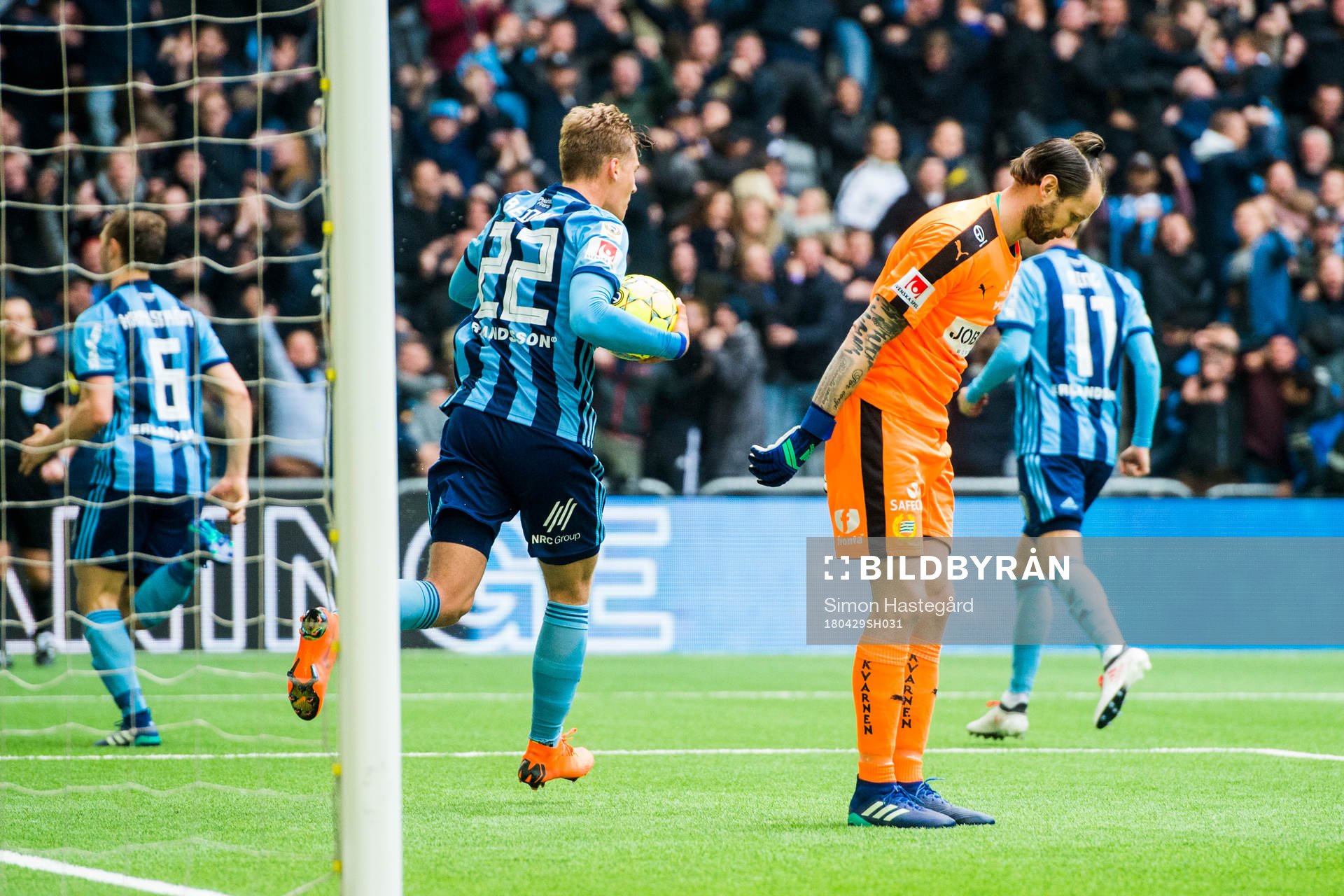 Hammarbys målvakt Johan Wiland deppar