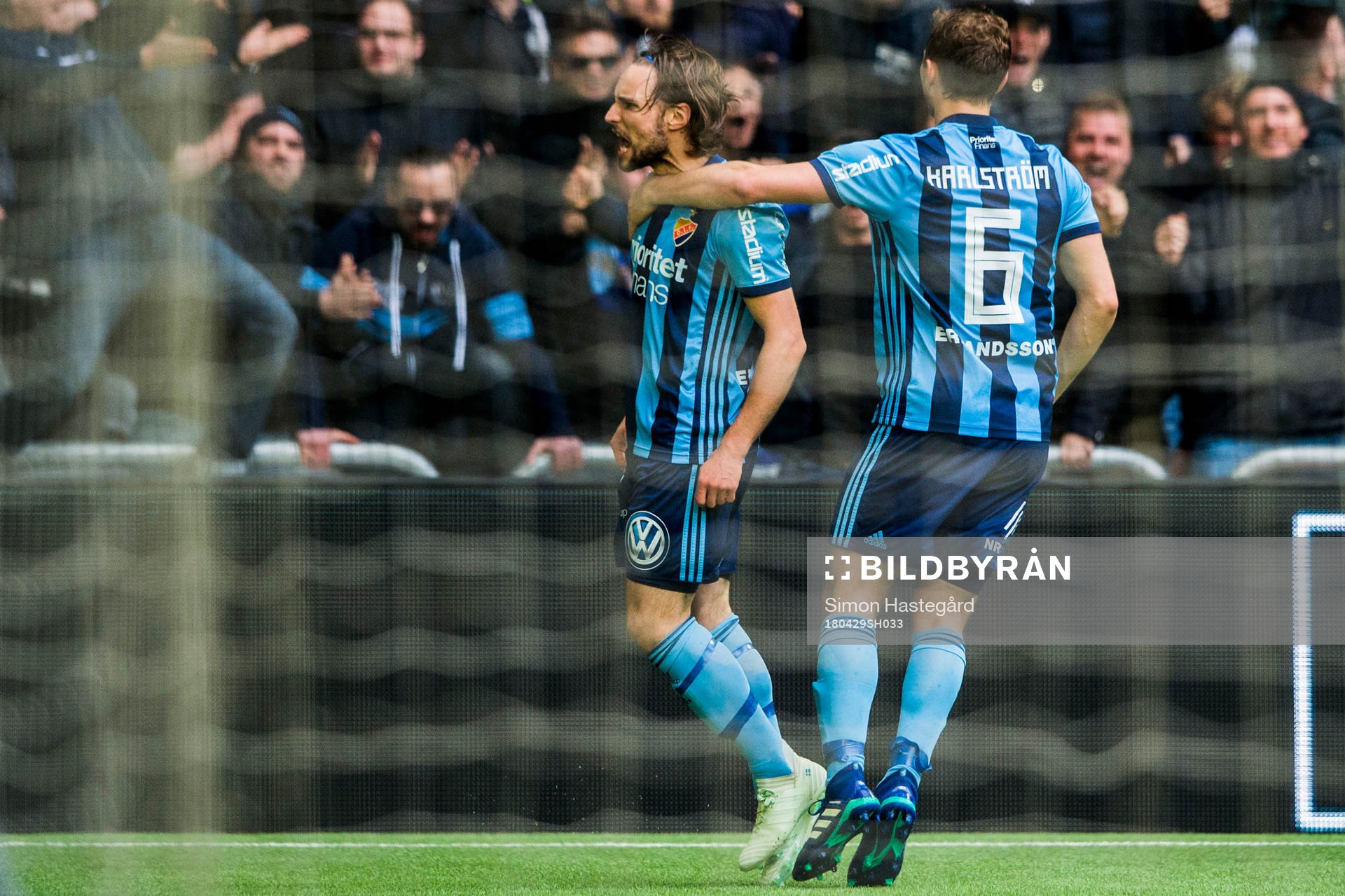 Djurgårdens Kevin Walker och Jesper Karlström jublar