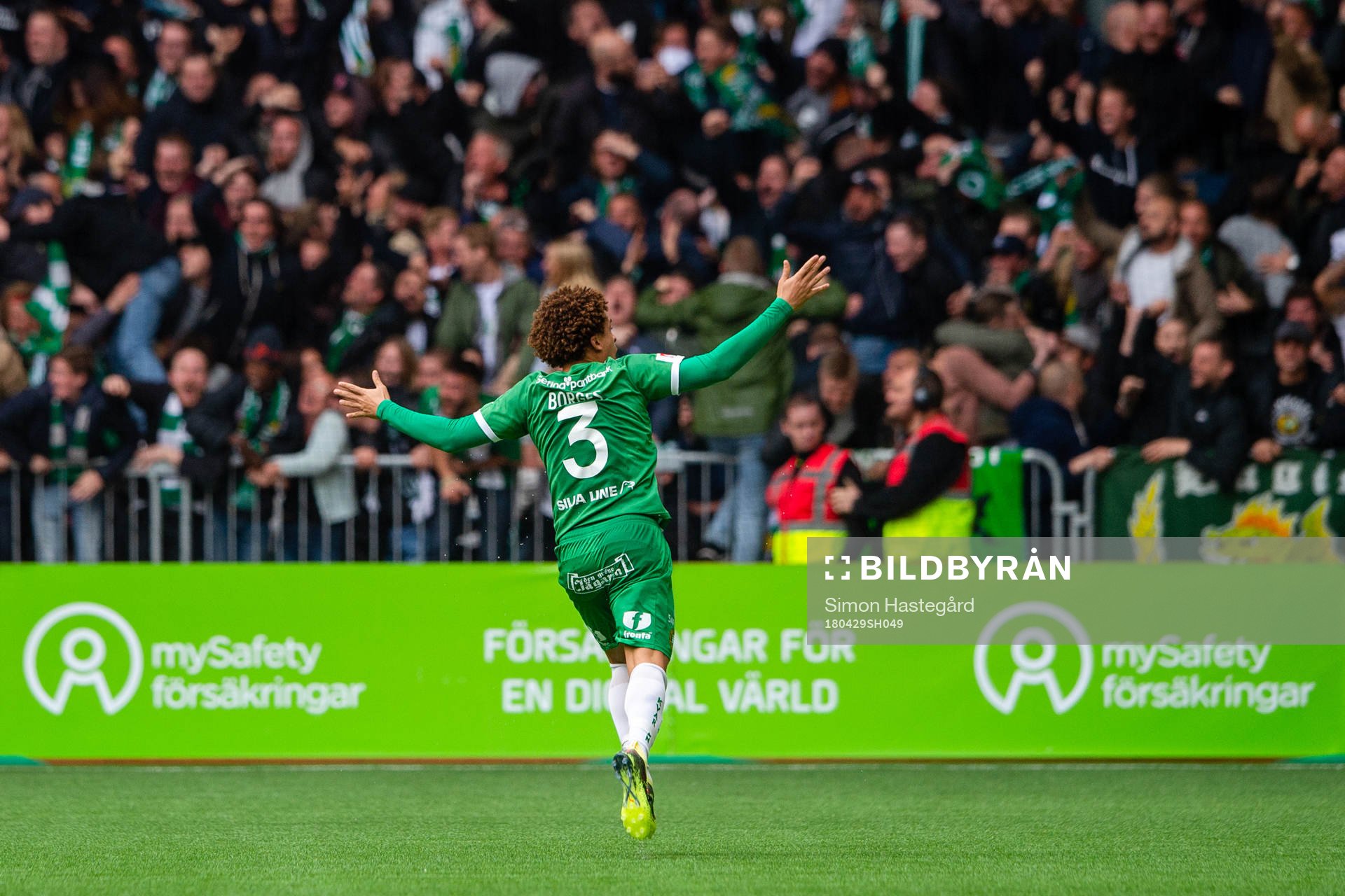 Hammarbys Neto Borges jublar efter 1-2 av Pa Amat Dibba, ej i bild, under fotbollsmatchen i Allsvenskan  mellan Djurgården och Hammarby den 29 april 2018 i Stockholm.
