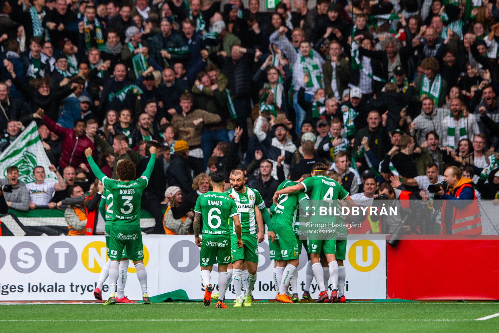 Hammarbys spelare jublar