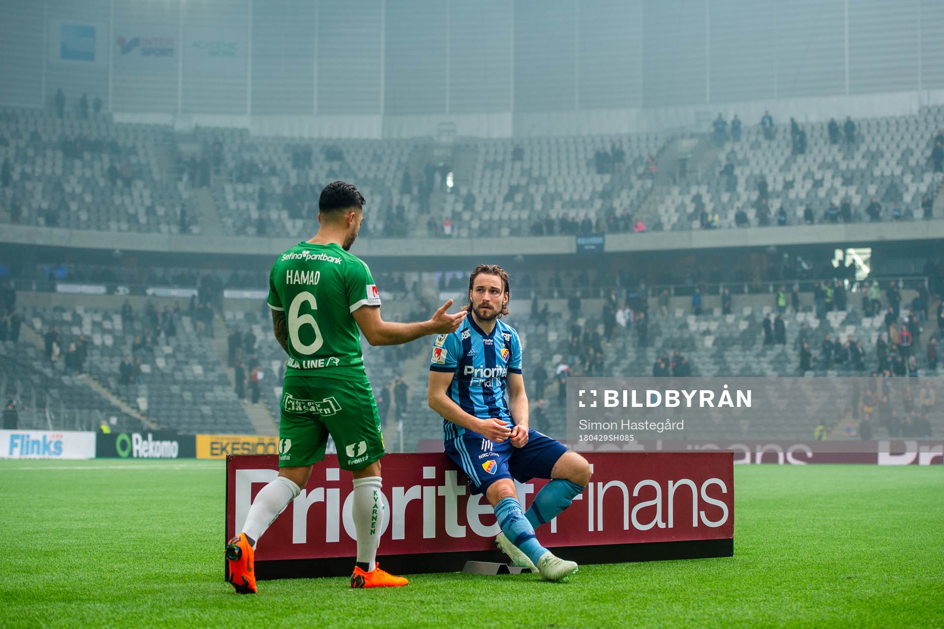 Hammarbys Jiloan Hamad och Djurgårdens Kevin Walker  deppar
