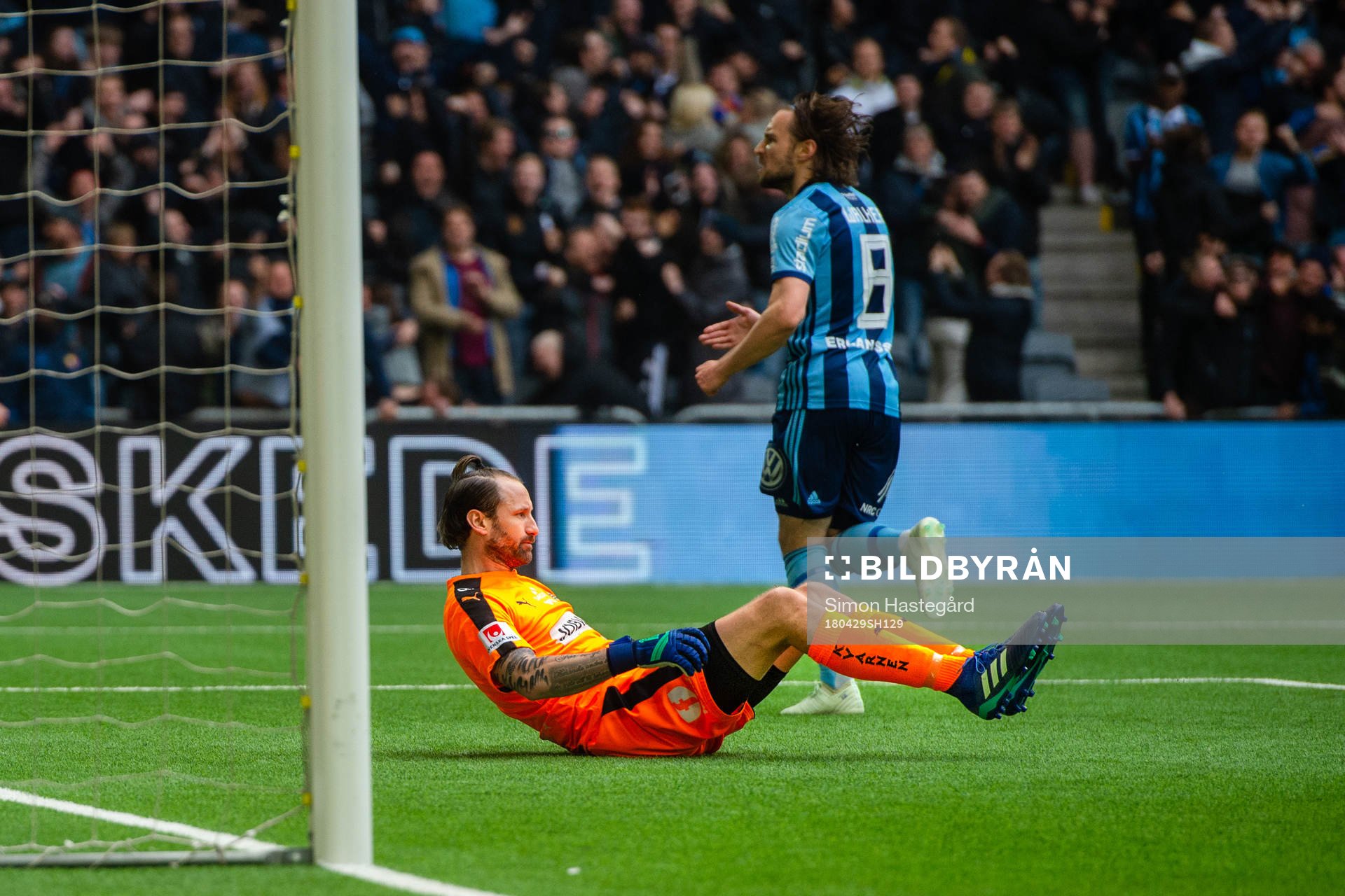 Hammarbys målvakt Johan Wiland deppar