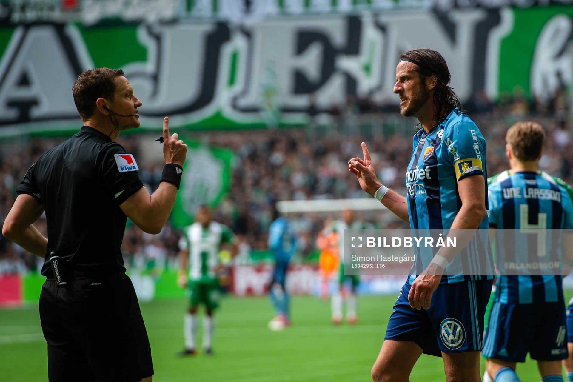 domare Martin Strömbergsson och Djurgårdens Jonas Olsson