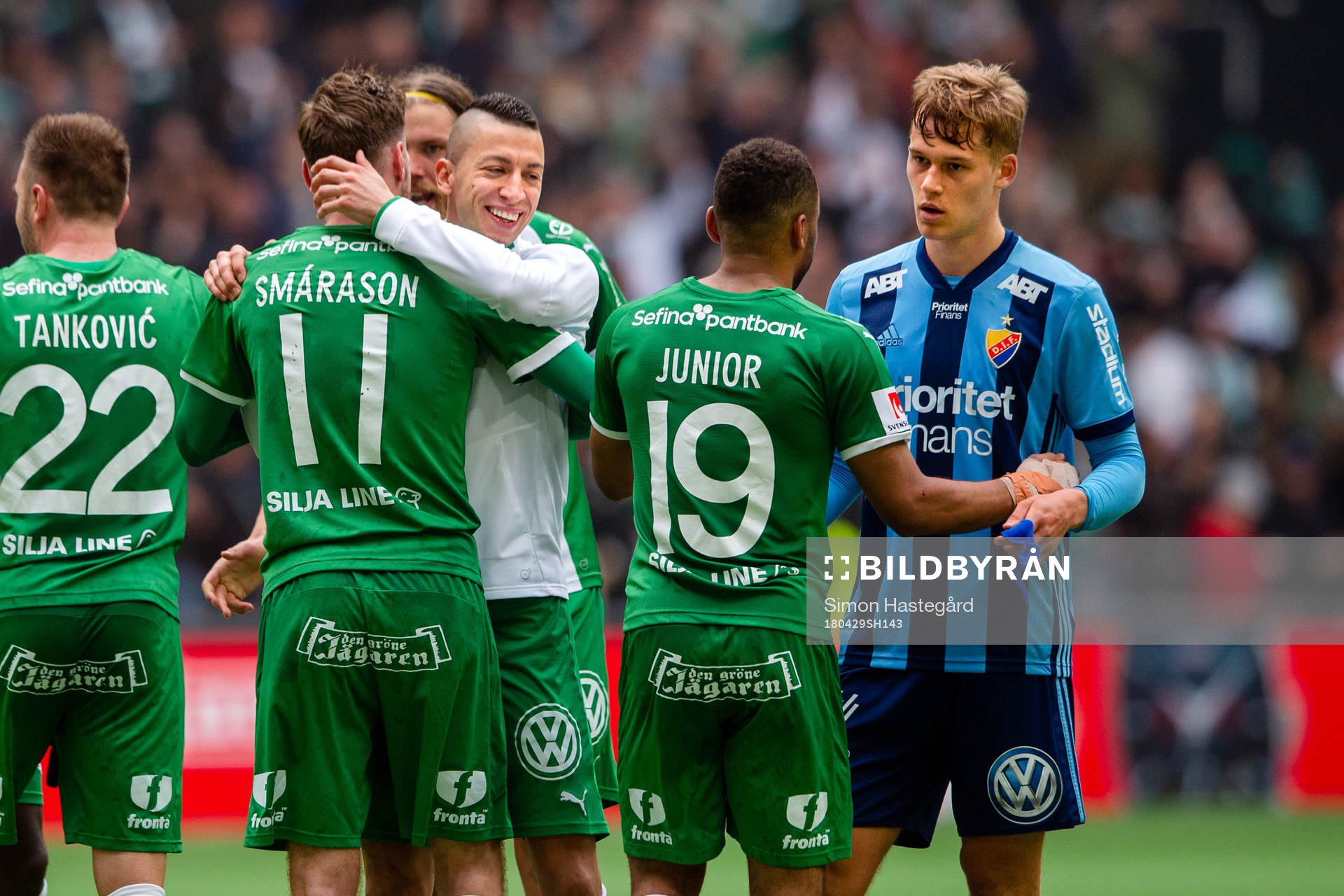 Hammarbys Nicola Djurdjic jublar samtidigt som Djurgårdens
