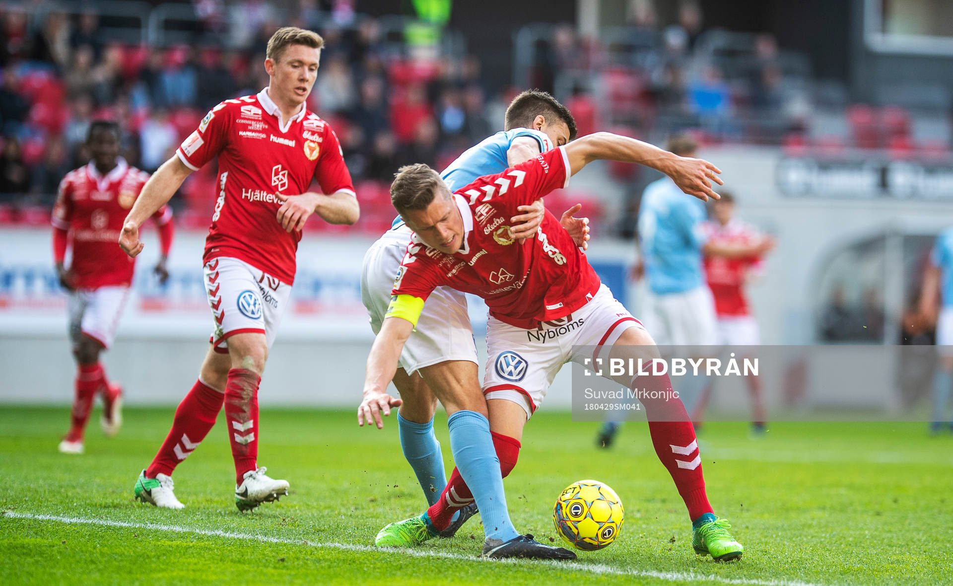 Kalmars Viktor Elm och Malmö FFs Alexander Jeremejeff