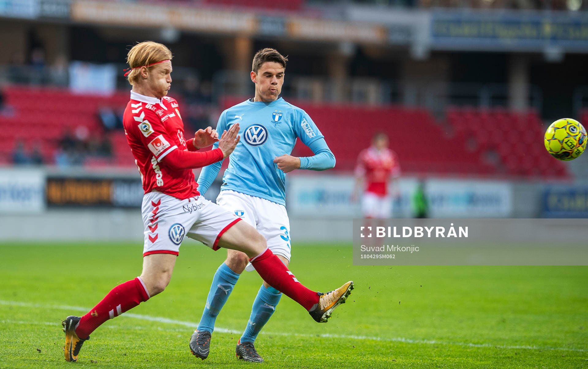 Kalmars Nils Fröling och Malmö FFs Samuel Adrian