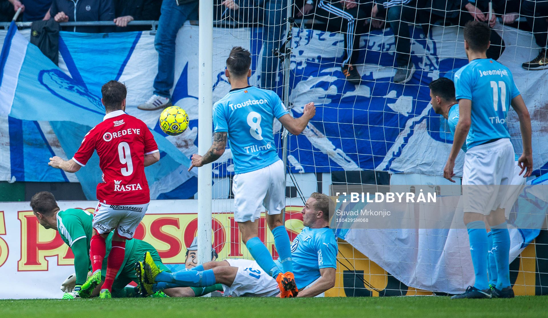 Kalmars Måns Söderqvist gör det omdiskuterade 1-0 målet