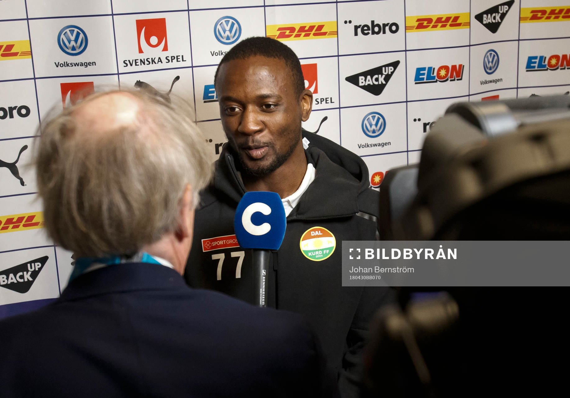 Dalkurds Mohamed Buya Turay blir intervjuad av cmore