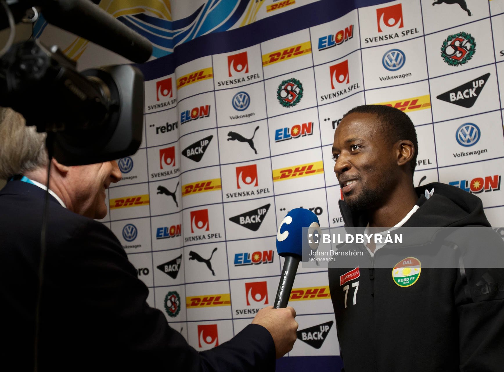 Dalkurds Mohamed Buya Turay blir intervjuad av cmore