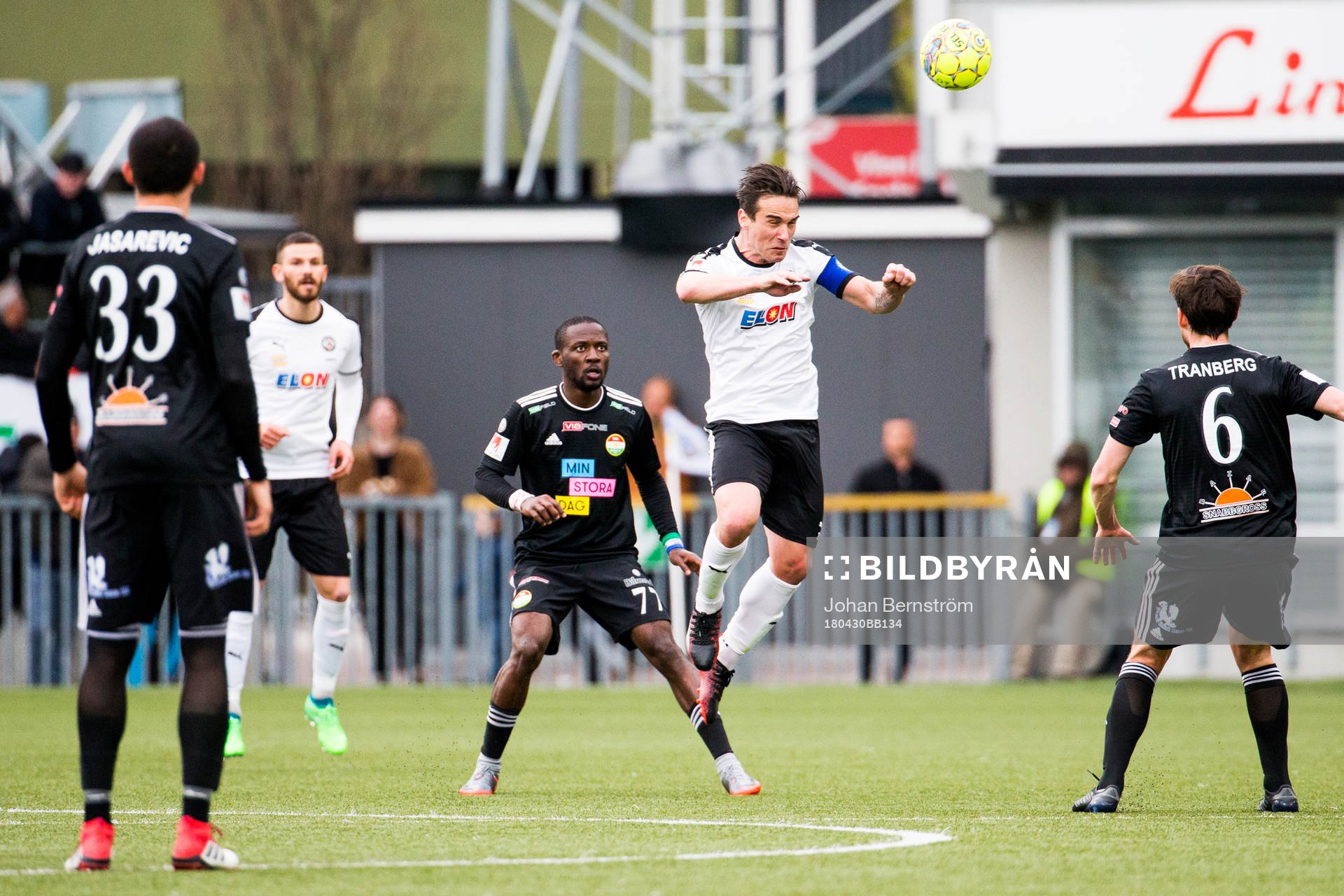 Örebros Nordin Gerzic och Dalkurds Mohamed Buya Turay