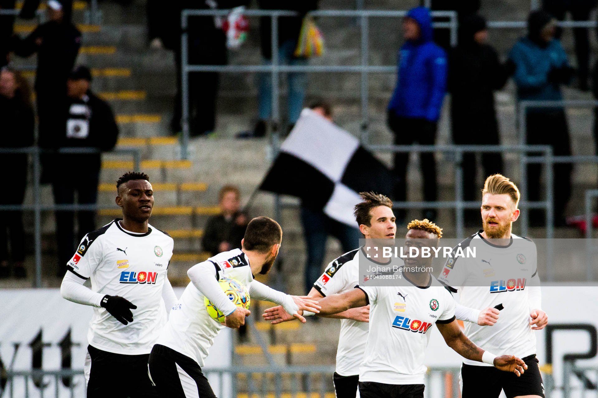 Örebros Kennedy Igboananike jublar