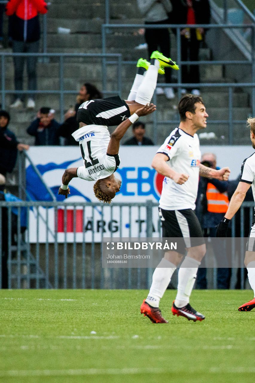 Örebros Kennedy Igboananike jublar